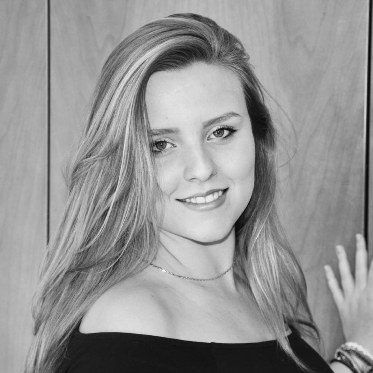 Mia Reinshagen designs digital and social media with great passion